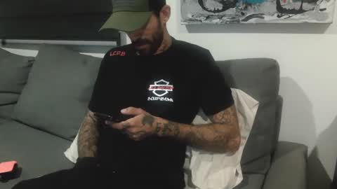 BadCouple  online show from September 26, 11:35 pm