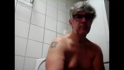 Snapshot of baggelina75 chatting on February 22, 11:46 am baggelina75 online show from February 22, 11:46 am
