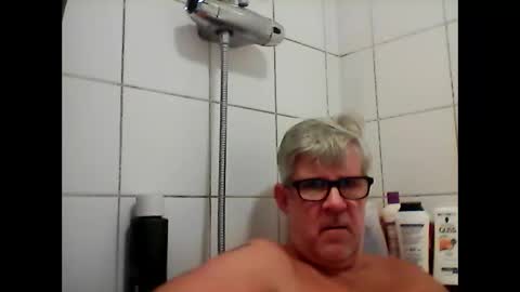 Snapshot of baggelina75 chatting on December 5, 6:45 pm baggelina75 online show from December 5, 6:45 pm