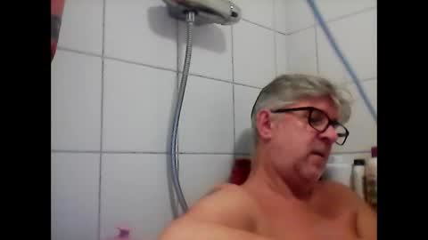 Snapshot of baggelina75 chatting on December 27, 7:57 pm baggelina75 online show from December 27, 7:57 pm