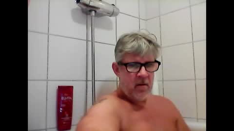 Snapshot of baggelina75 chatting on December 10, 7:22 pm baggelina75 online show from December 10, 7:22 pm