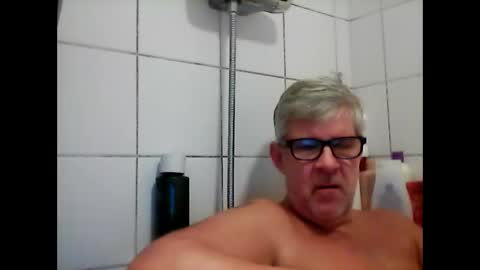 Snapshot of baggelina75 chatting on December 3, 7:00 pm baggelina75 online show from December 3, 7:00 pm