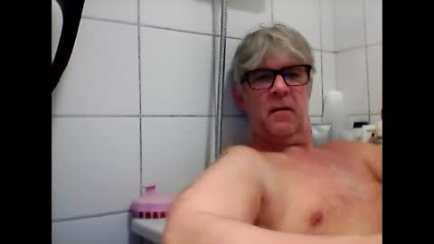Snapshot of baggelina75 chatting on February 21, 3:10 pm baggelina75 online show from February 21, 3:10 pm