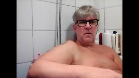 Snapshot of baggelina75 chatting on January 12, 9:29 pm baggelina75 online show from January 12, 9:29 pm