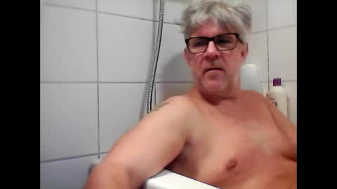 Snapshot of baggelina75 chatting on January 14, 7:21 pm baggelina75 online show from January 14, 7:21 pm