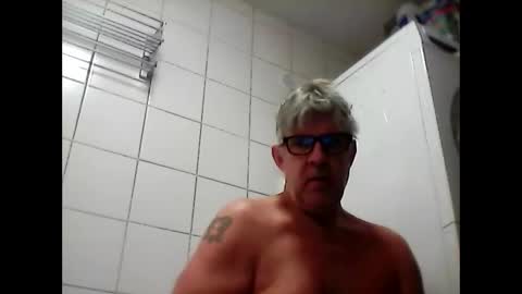 Snapshot of baggelina75 chatting on December 15, 10:50 am baggelina75 online show from December 15, 10:50 am