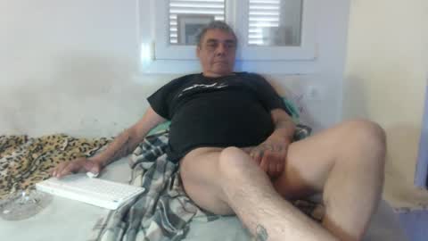 Snapshot of bambino6060 chatting on January 21, 10:23 am bambino6060 online show from January 21, 10:23 am