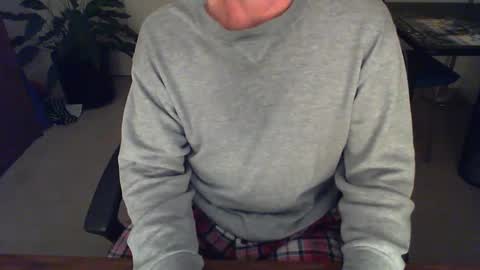 Snapshot of batebro13 chatting on December 6, 1:44 pm BateBro13 online show from December 6, 1:44 pm