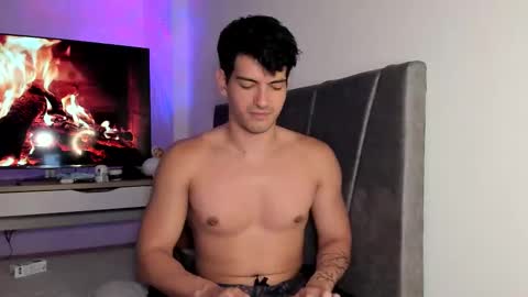 Snapshot of bbbeachboy chatting on October 19, 10:57 pm Valentino online show from October 19, 10:57 pm