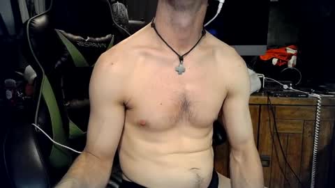 bchillin28 online show from April 12, 2:26 am