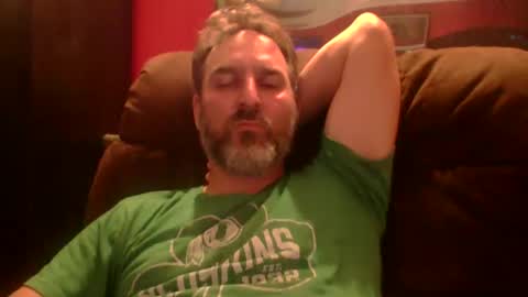 Snapshot of beardedambition chatting on September 12, 2:44 am beardedambition online show from September 12, 2:44 am