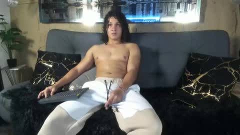 independent model online show from May 12, 3:48 am