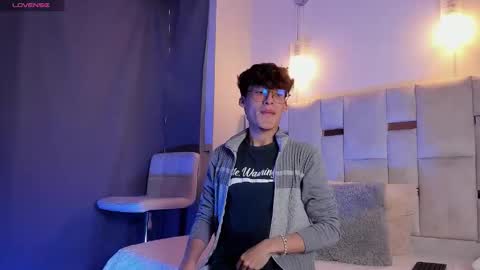 Snapshot of bellmontneon chatting on September 28, 7:23 pm Neon online show from September 28, 7:23 pm