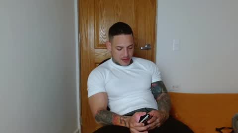 benjamin_isaac online show from February 24, 10:58 pm