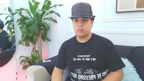 Snapshot of bennett_alejoo chatting on October 20, 9:19 pm bennett_alejoo online show from October 20, 9:19 pm