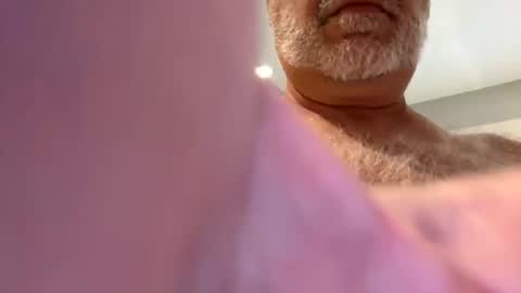 Snapshot of benz10001 chatting on October 1, 11:25 am benz10001 online show from October 1, 11:25 am