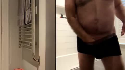 Snapshot of benz10001 chatting on September 26, 11:41 am benz10001 online show from September 26, 11:41 am