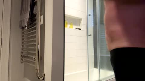 Snapshot of benz10001 chatting on March 11, 11:33 am benz10001 online show from March 11, 11:33 am