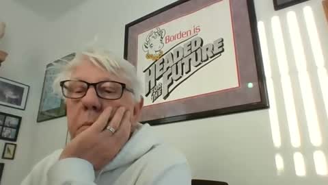 Snapshot of bestshot1951 chatting on January 7, 1:10 pm bestshot1951 online show from January 7, 1:10 pm
