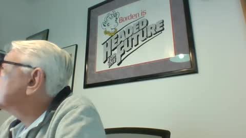 Snapshot of bestshot1951 chatting on December 5, 3:39 pm bestshot1951 online show from December 5, 3:39 pm