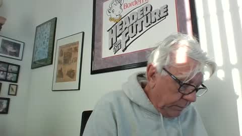 Snapshot of bestshot1951 chatting on December 31, 12:57 pm bestshot1951 online show from December 31, 12:57 pm