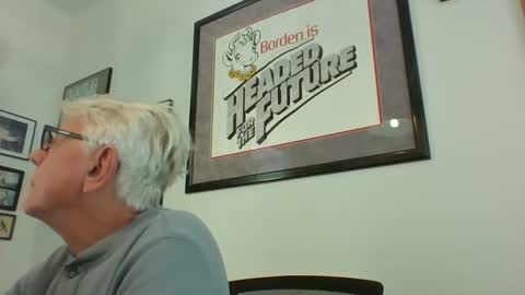 Snapshot of bestshot1951 chatting on December 4, 3:54 pm bestshot1951 online show from December 4, 3:54 pm