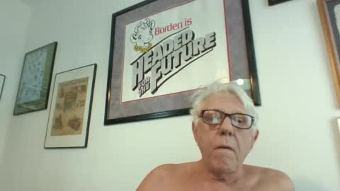 Snapshot of bestshot1951 chatting on February 13, 6:59 pm bestshot1951 online show from February 13, 6:59 pm