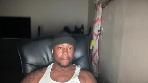 Snapshot of bigbackwoodcali chatting on February 7, 3:02 am bigbackwoodcali online show from February 7, 3:02 am