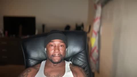 Snapshot of bigbackwoodcali chatting on February 1, 1:44 am bigbackwoodcali online show from February 1, 1:44 am