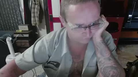 Snapshot of bigdbrillion chatting on October 7, 12:31 pm Darryl online show from October 7, 12:31 pm