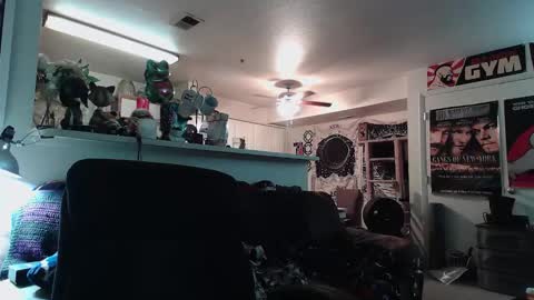 biggerisbetter21 online show from March 2, 7:37 am