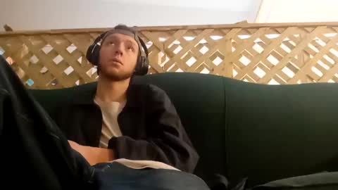 Snapshot of biggestboiiii chatting on March 9, 4:22 pm biggestboiiii online show from March 9, 4:22 pm