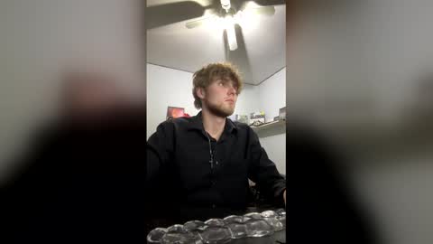 bigskinnyboyshh online show from December 13, 9:43 pm