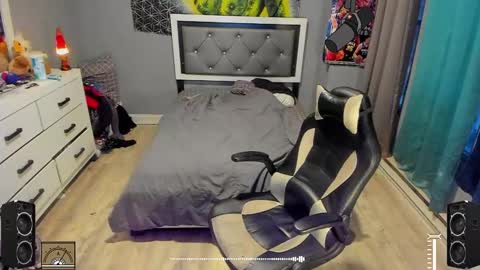 Plant Base Streamers From Pennsylvania online show from February 12, 10:37 pm