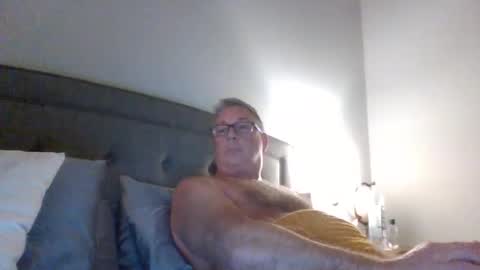 bldude69 online show from December 12, 4:37 am