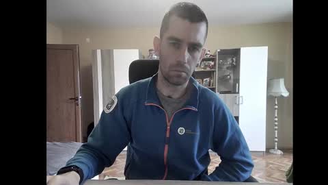 Runaway online show from December 9, 8:00 am