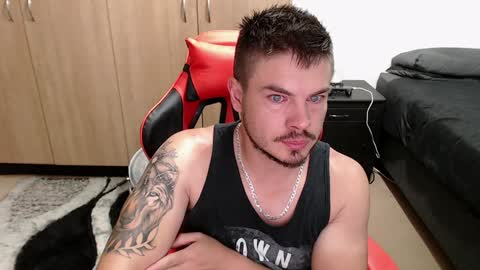 Snapshot of blueeyeboy0 chatting on January 21, 8:54 pm blueeyeboy0 online show from January 21, 8:54 pm
