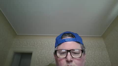 Snapshot of bluemoose70 chatting on February 20, 7:41 pm bluemoose70 online show from February 20, 7:41 pm