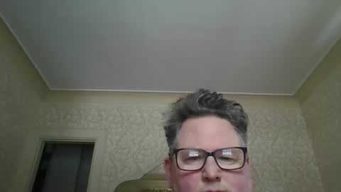 Snapshot of bluemoose70 chatting on December 6, 4:17 pm bluemoose70 online show from December 6, 4:17 pm