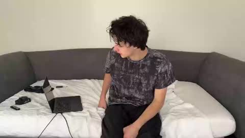 Snapshot of bluskyzz chatting on February 17, 3:42 pm BluSky online show from February 17, 3:42 pm