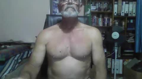 Snapshot of bobbgud chatting on October 9, 5:07 pm Bobbgud online show from October 9, 5:07 pm