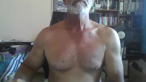 Snapshot of bobbgud chatting on October 21, 1:47 pm Bobbgud online show from October 21, 1:47 pm