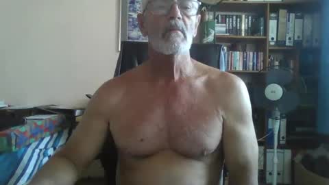 Snapshot of bobbgud chatting on September 21, 8:47 am Bobbgud online show from September 21, 8:47 am