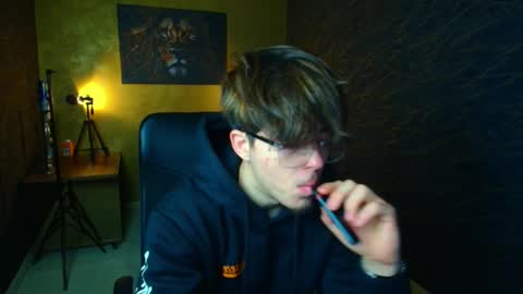 BodhiHayes online show from April 3, 4:20 am