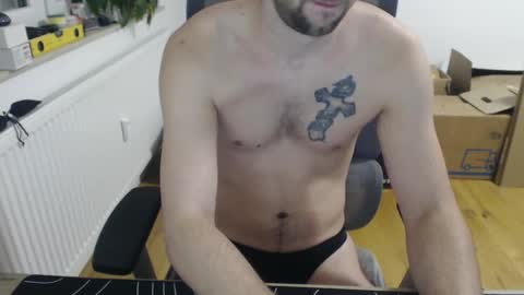 boy_t0y89 online show from February 9, 6:18 am