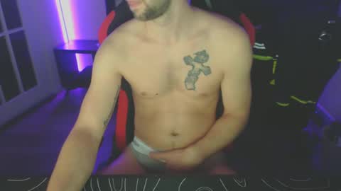Snapshot of boy_t0y89 chatting on February 17, 6:15 pm boy_t0y89 online show from February 17, 6:15 pm