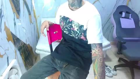 boy_tatto77 online show from January 13, 6:12 pm