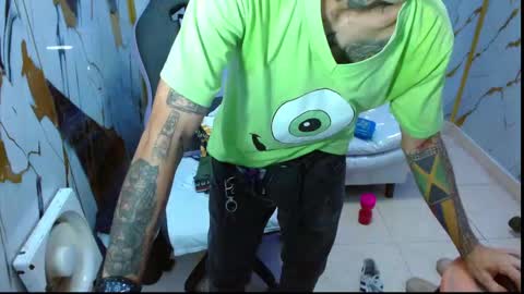 boy_tatto77 online show from February 22, 7:37 pm