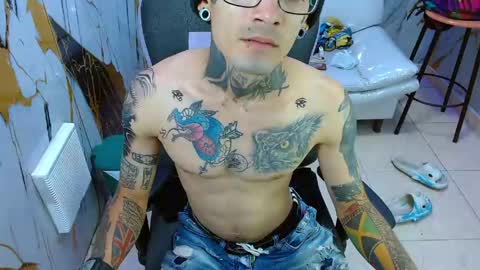 boy_tatto777 online show from June 5, 11:49 am