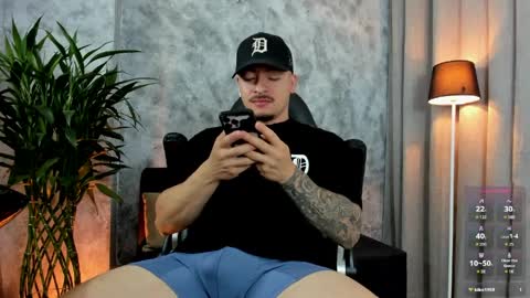 boyc02_ online show from April 10, 11:56 pm